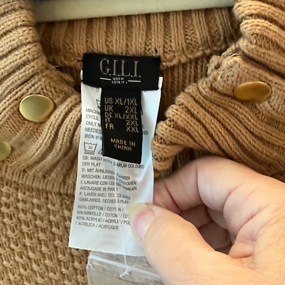 Plus Size Cape Bundle - Picture 4 of 4